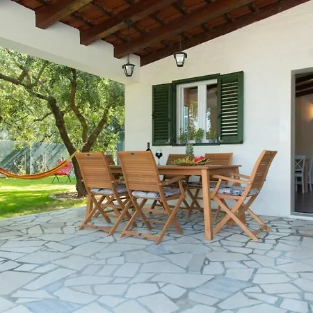 Jomi Vikendica Kastel Novi