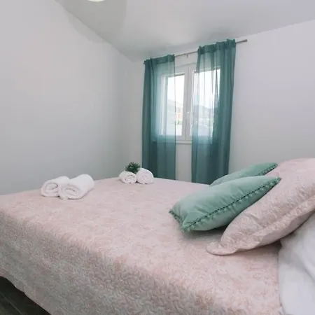 Jomi Kaštel Novi