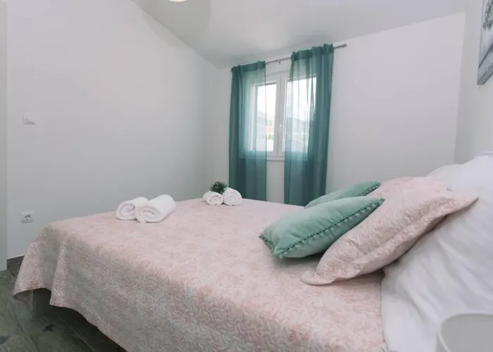 Jomi Kaštel Novi